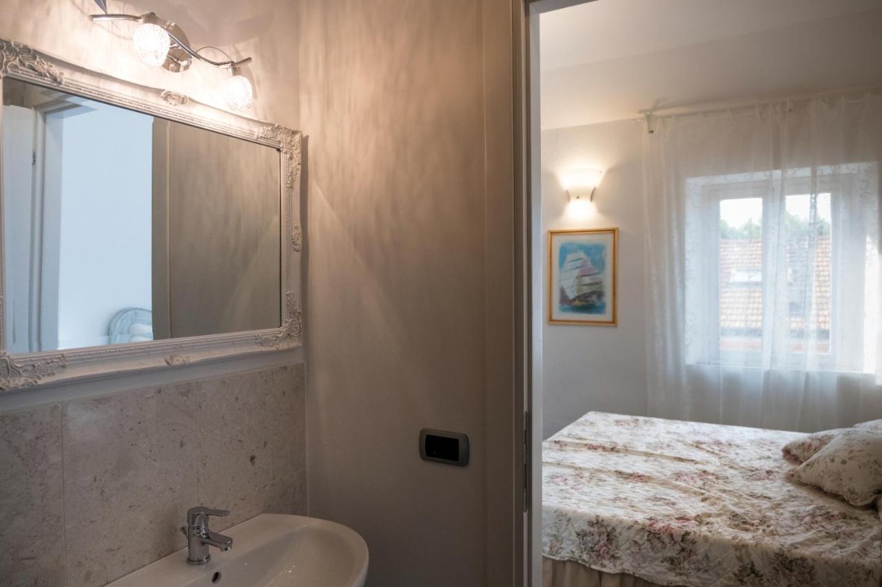 Artemisia Apartment Viareggio Bagian luar foto