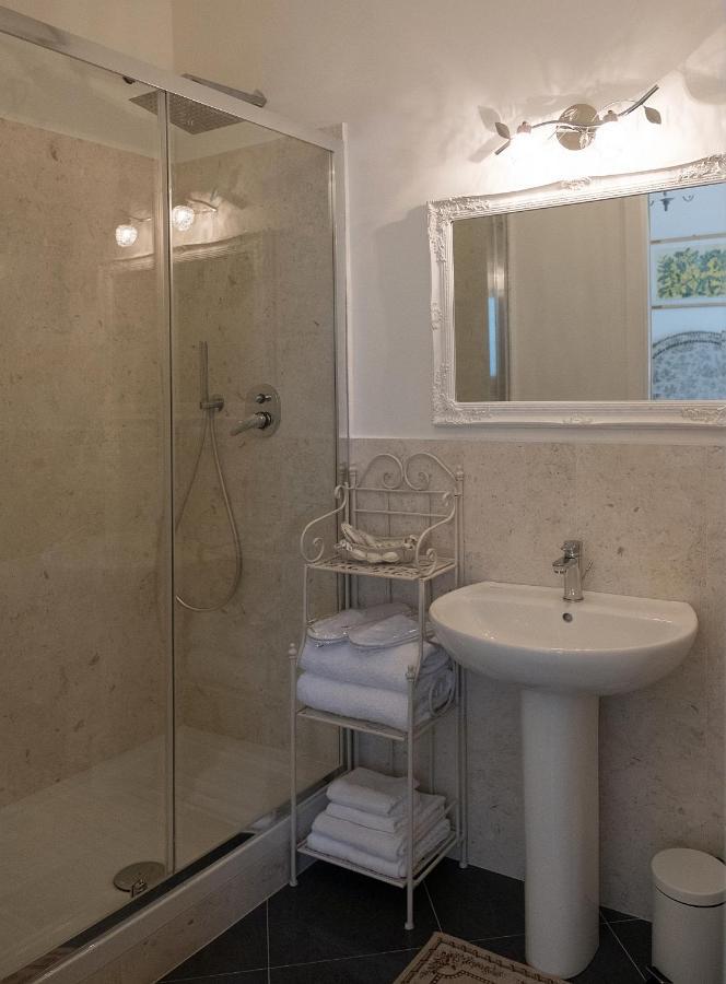 Artemisia Apartment Viareggio Bagian luar foto