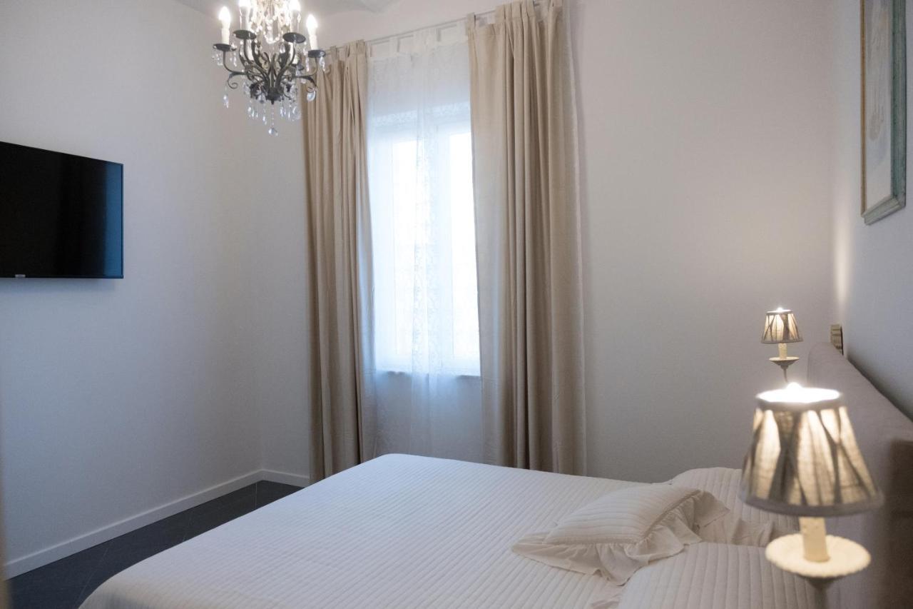 Artemisia Apartment Viareggio Bagian luar foto
